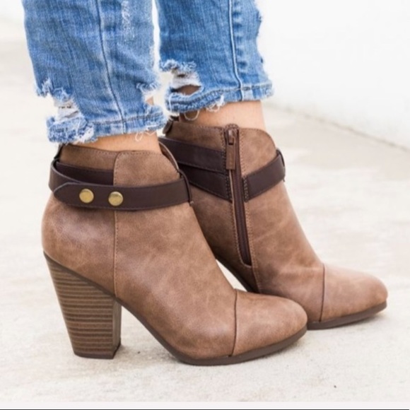 Boutique Shoes - Tan Distressed Belted Chunky Heel Ankle Booties